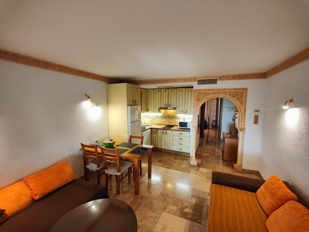דירות פואנגירולה Apartamento En El Centro A Dos Minutos De La Playa מראה חיצוני תמונה